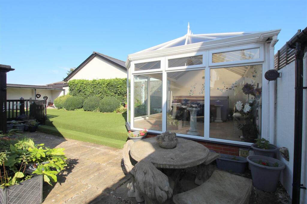 Leach Lane, 102 - Courtyard 2.JPG