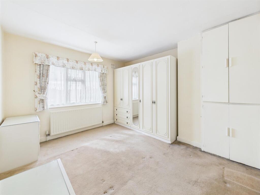 Bedroom: