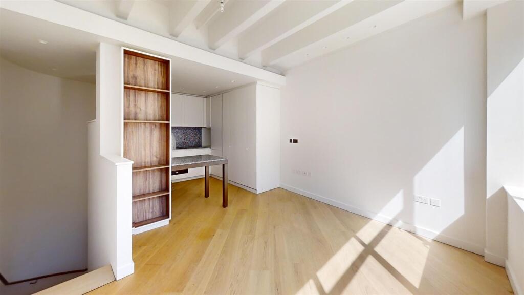 101-Wood-Lane-113-Living-Room.jpg