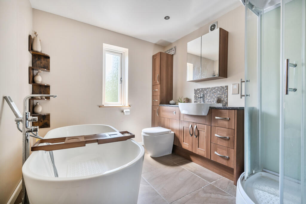 1334816-4-6899fbd...