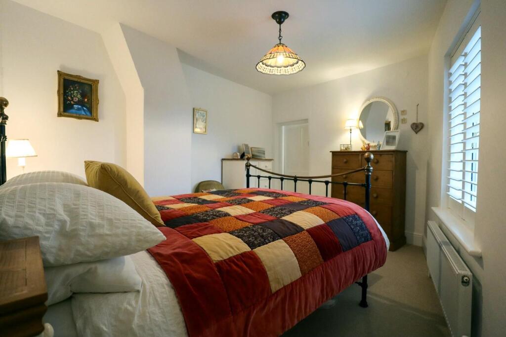 Bedroom 1.jpg
