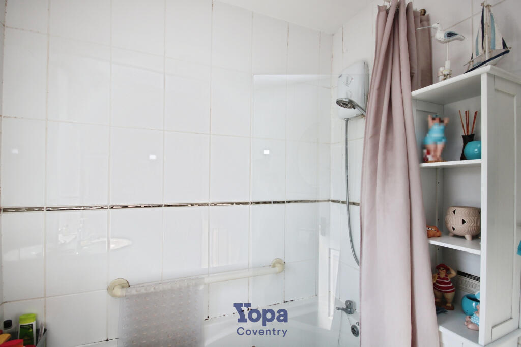 296bfd0f-Family 20Bathroom 202.JPG