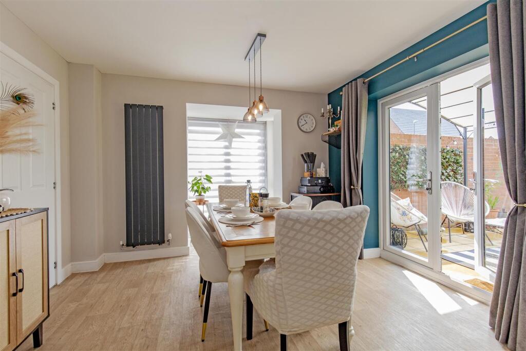 Superb Dining Kitchen