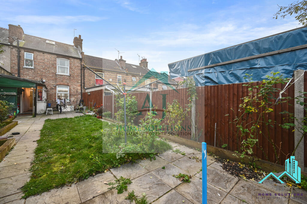 RCAJsolutions- 51 wargrave road -  garden 4 (1)