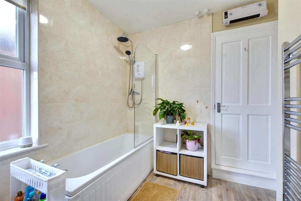 Bathroom_3.jpeg