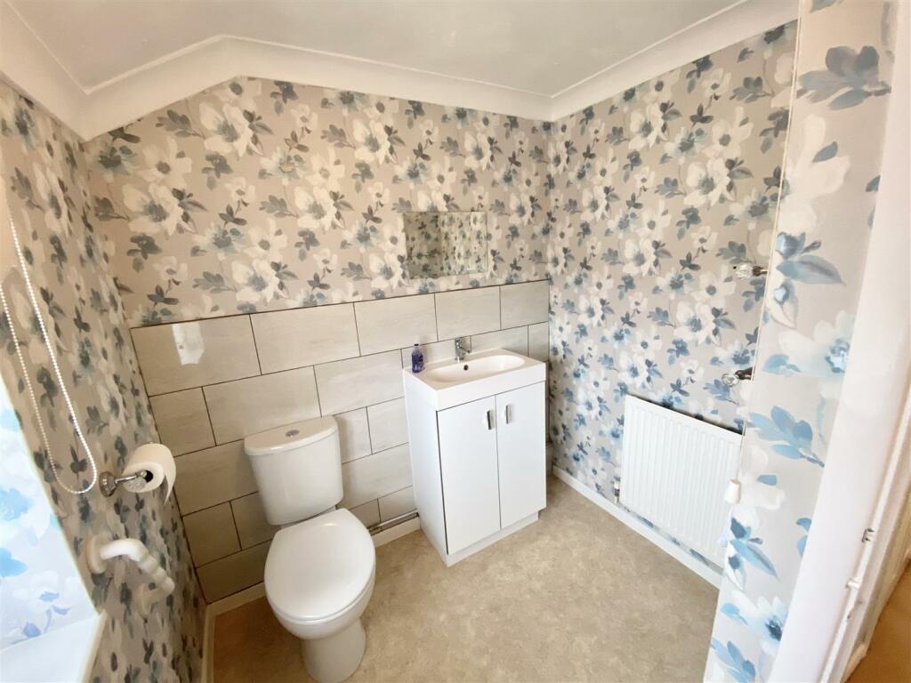 FIRST FLOOR WC