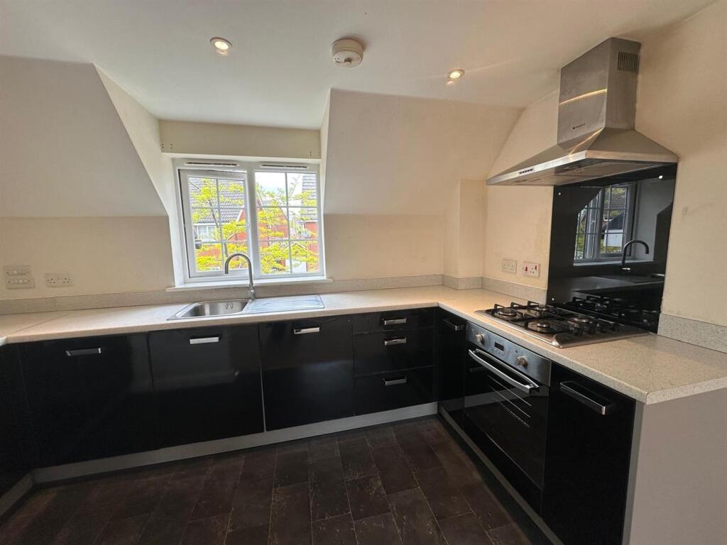 KITCHEN/SITTING ROOM:
