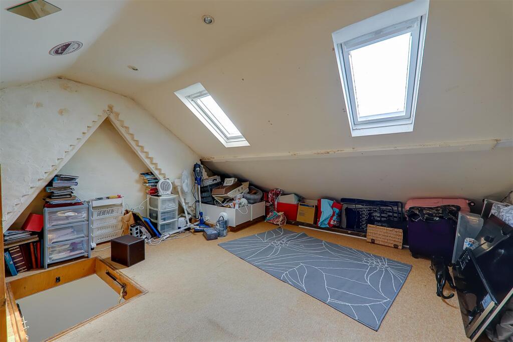 Loft/Hobbies Room