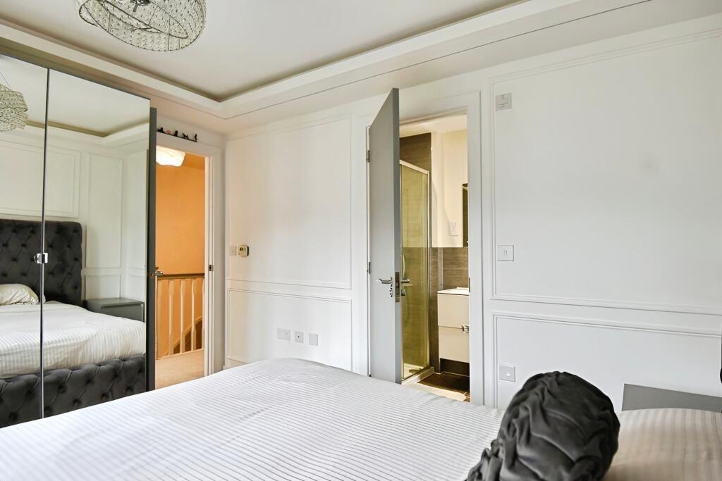 Master Bedroom &amp; En-suite