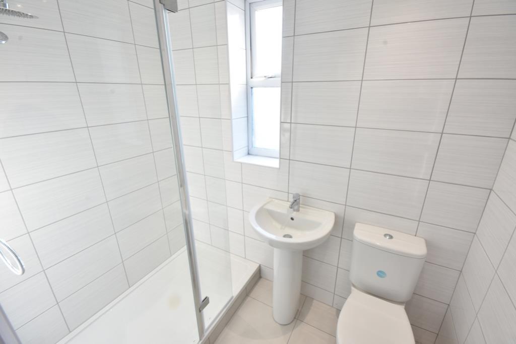 61 Forsyth Road pics06