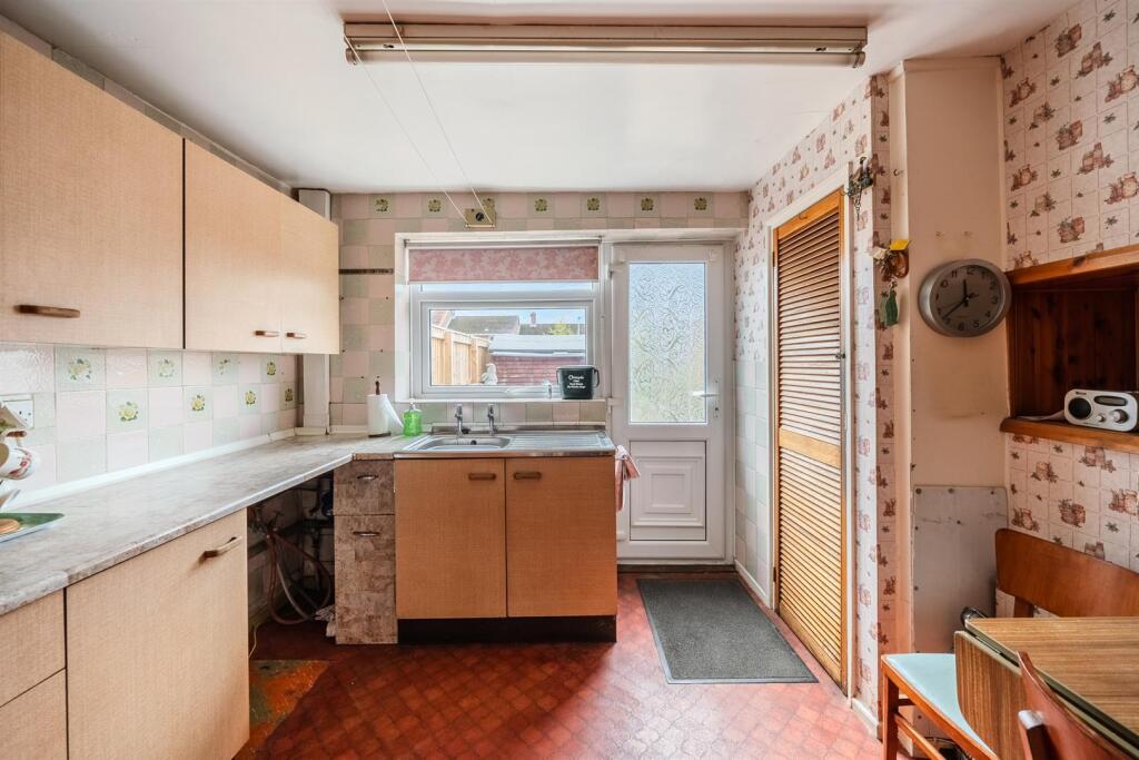 15 Field View Road-11.jpg