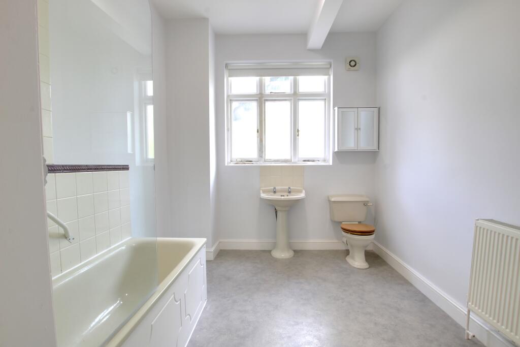 5 BATHROOM.jpg