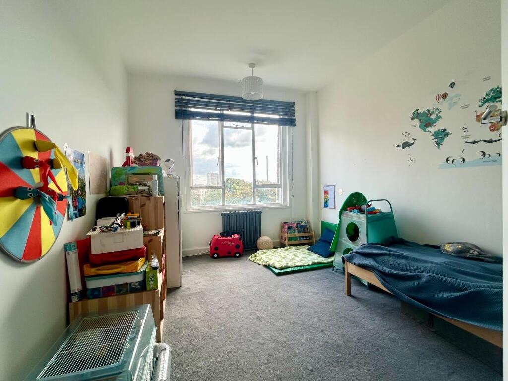 Bed 2.jpg