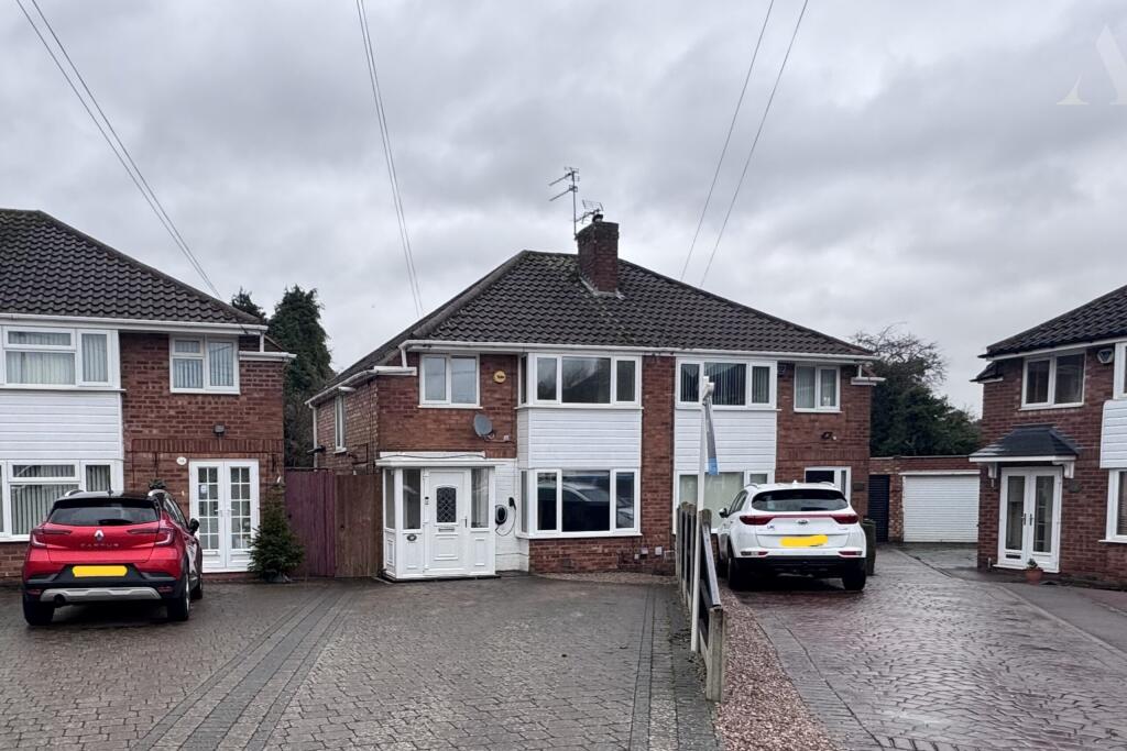 26 Quinton Close frontage x 3