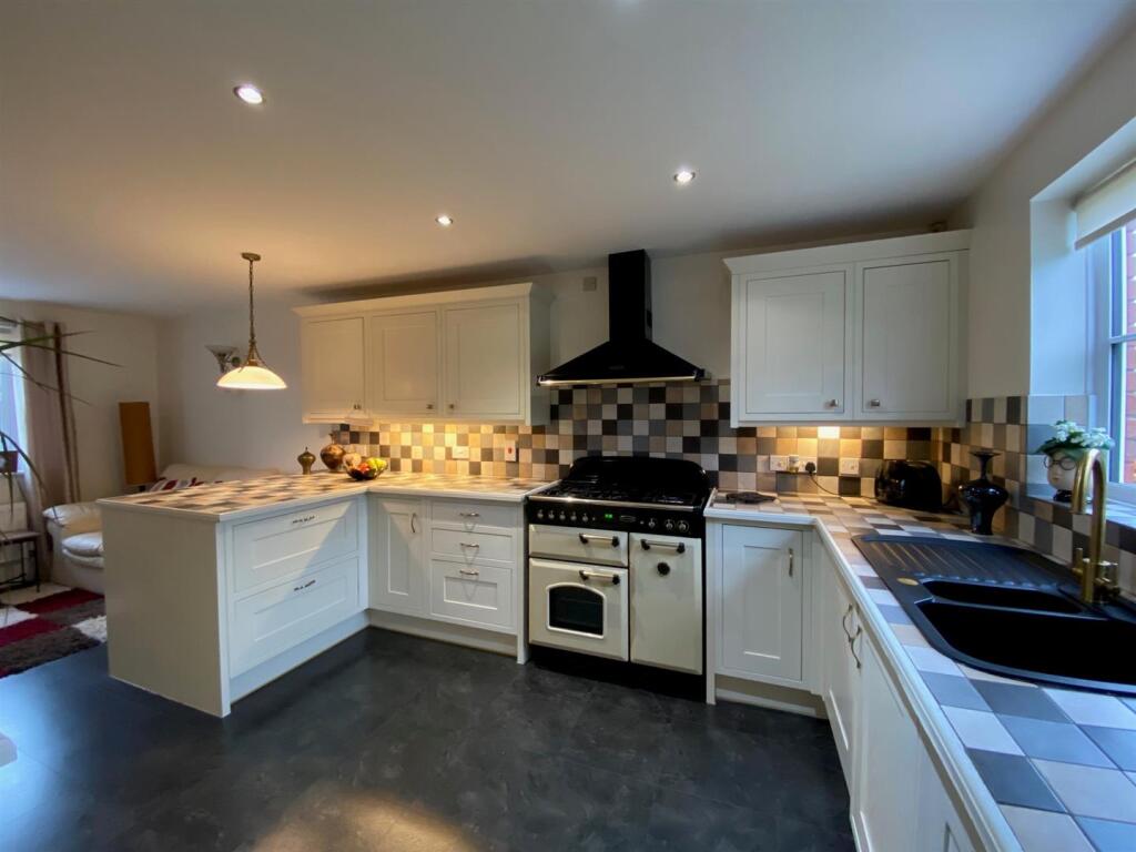 Kitchen Area.jpg