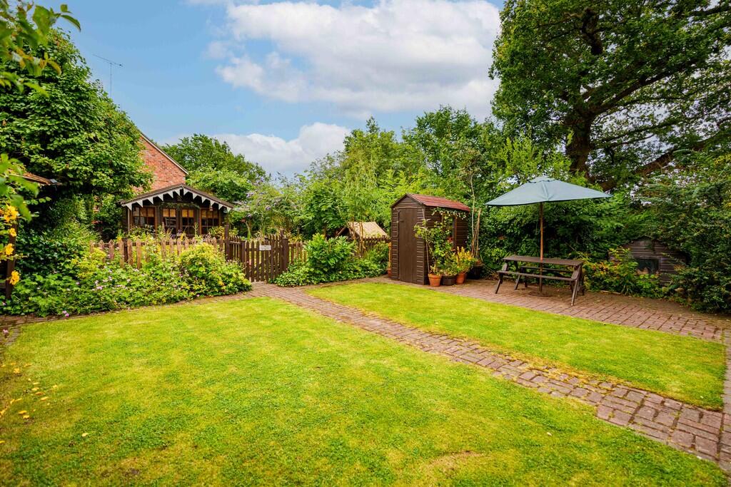 The Chimneys, Sau...