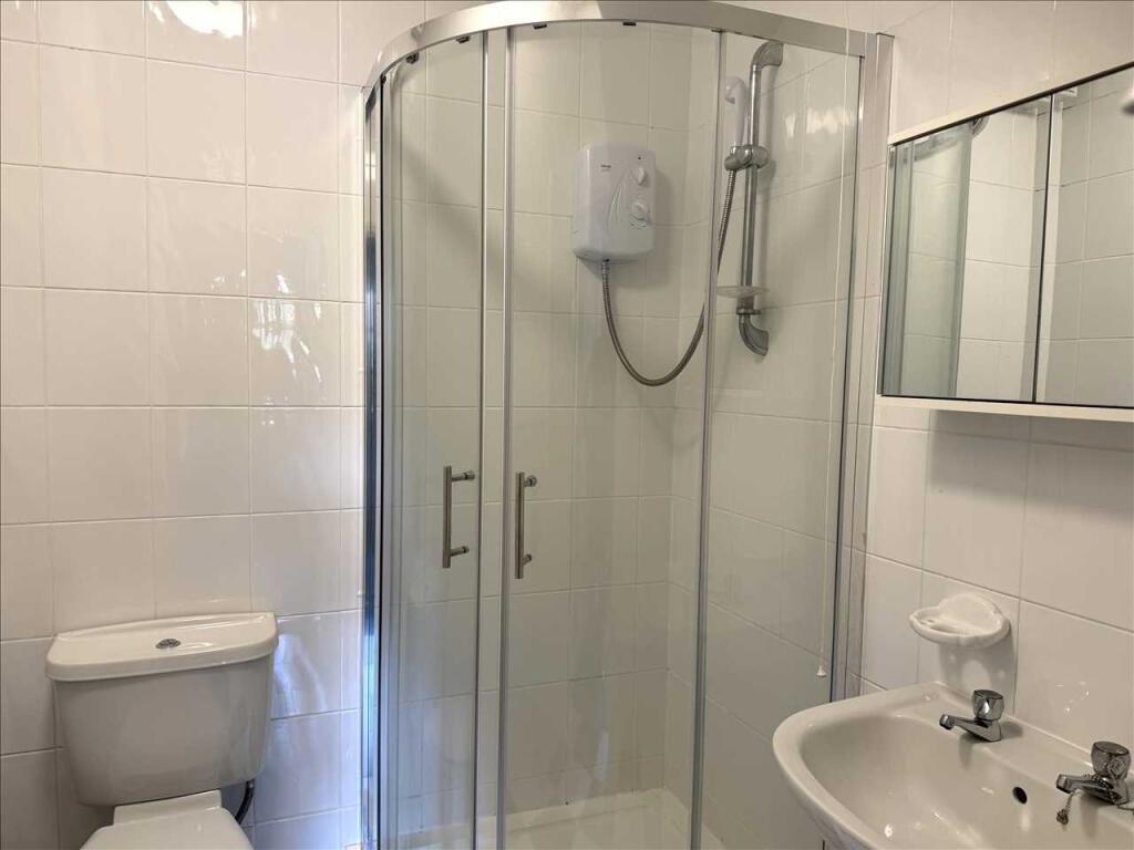 SHOWER ROOM/WC