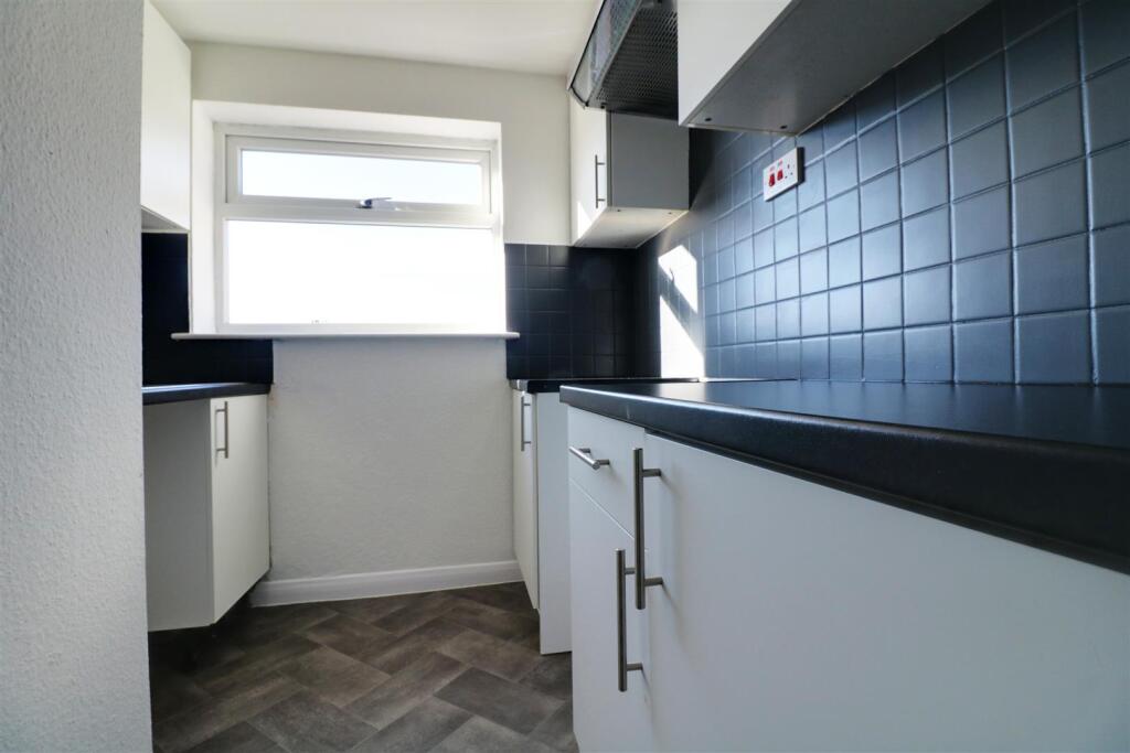 kitchen 2.jpg