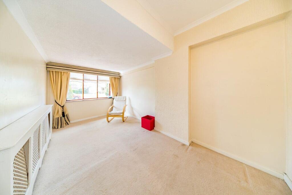 35 Longmeadow Road sitting room 2.jpg