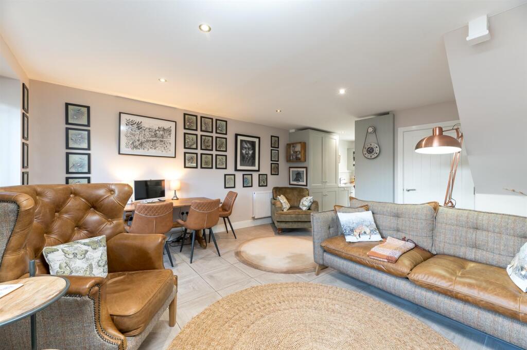 Sitting &amp; Dining Room