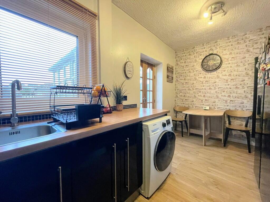 IMG-20250303-WA00...