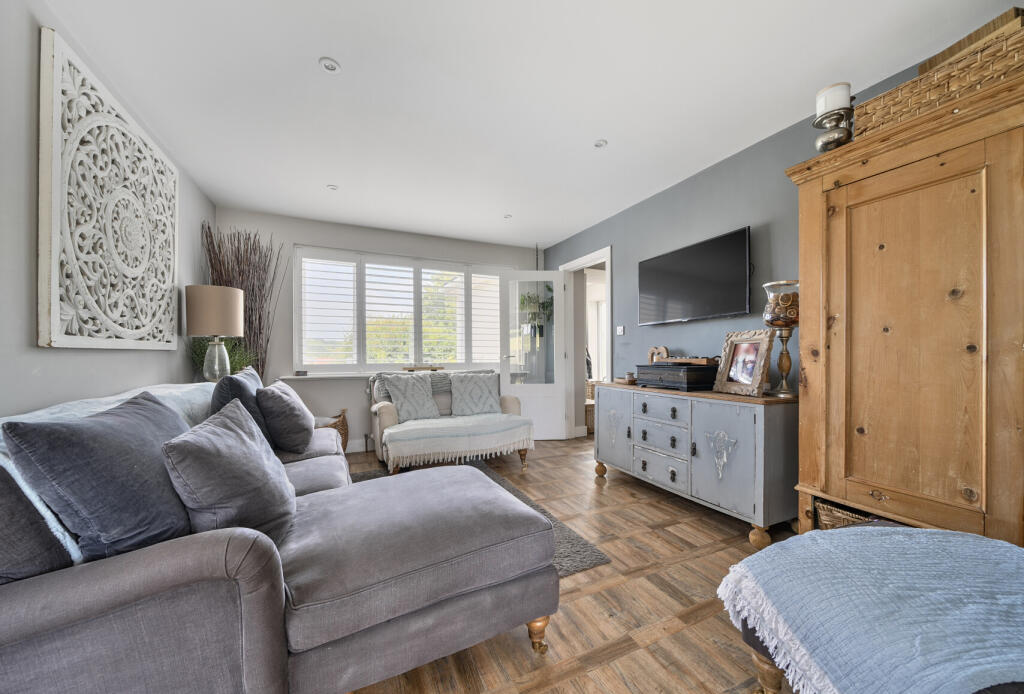 1309063-11-684c2c...