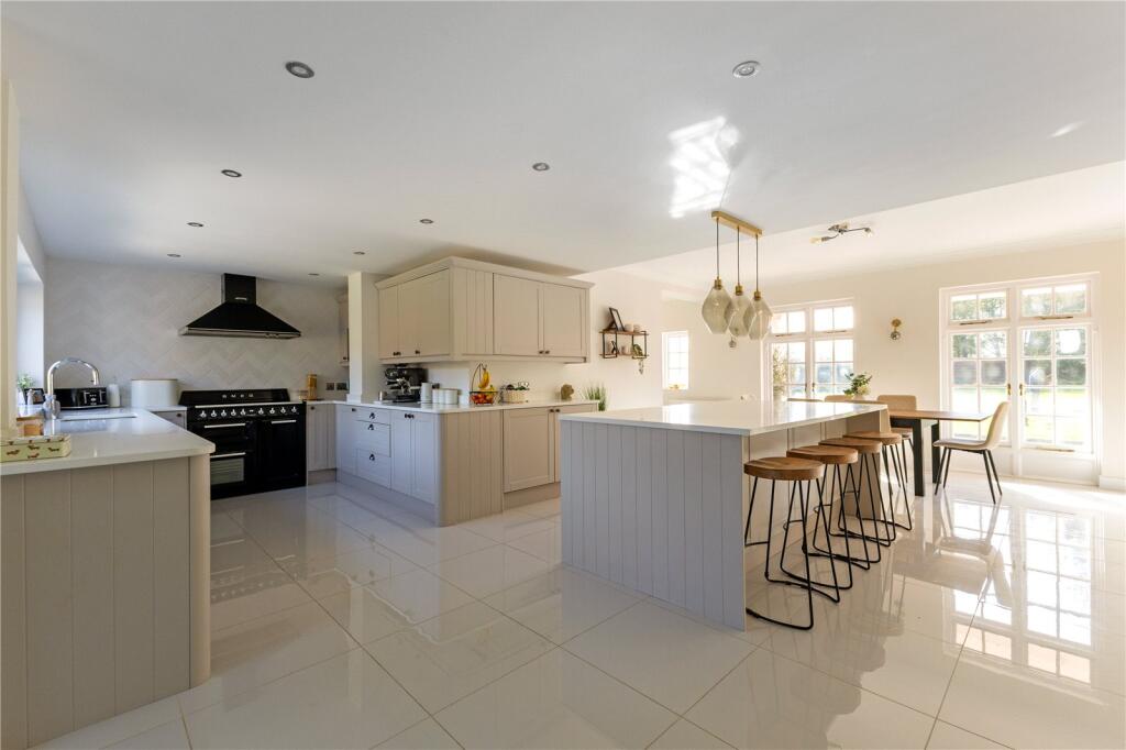 Kitchen/ Breakfast