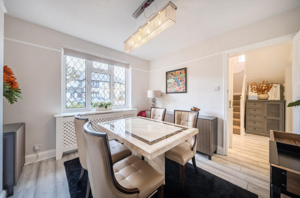 1347618-9-68b585b...