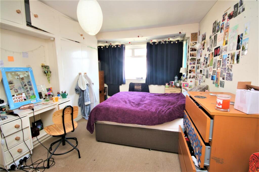 BEDROOM 1: