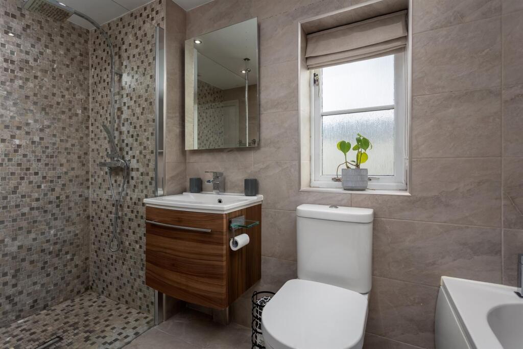 57 - 1 Holm Oaks - GL7 2RQ - Web.jpg