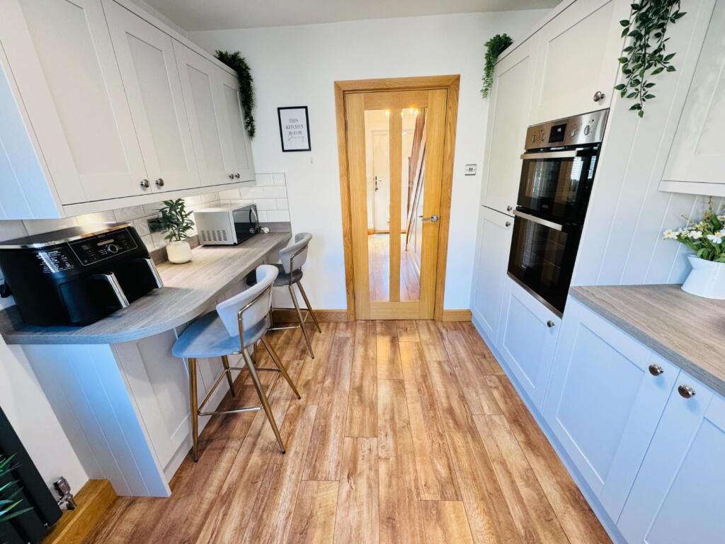 KITCHEN/BREAKFAST ROOM