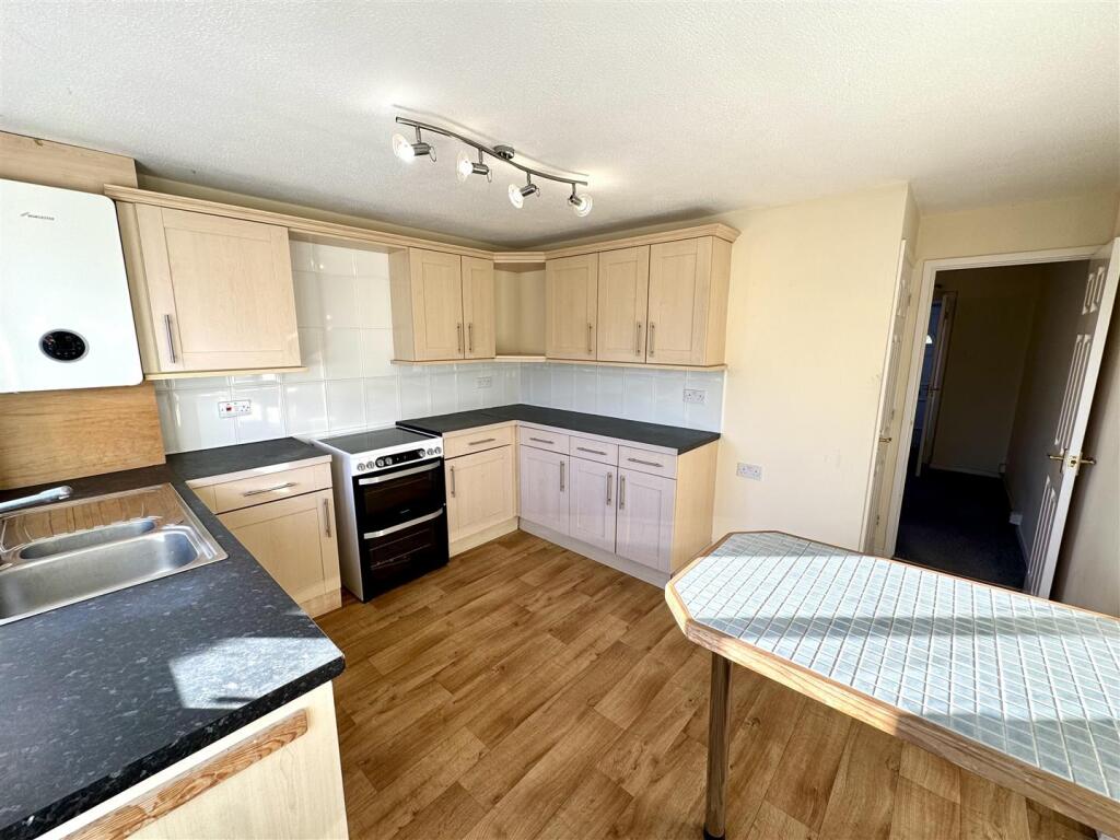 KITCHEN/BREAKFAST ROOM