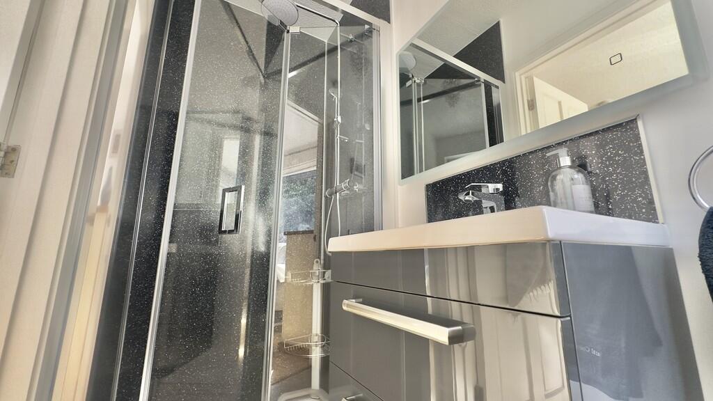 46F33EAC-0F5E-40D...