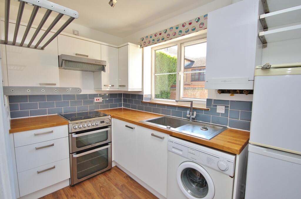 20 Darwood Court, St Ives, kitchen