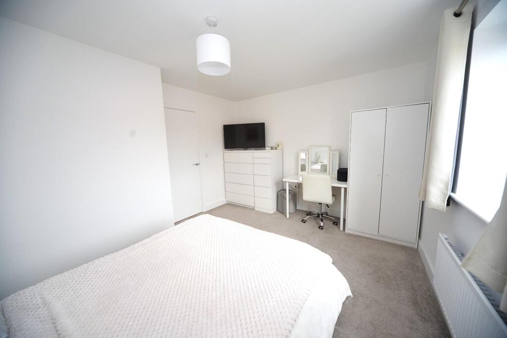 Bedroom 1 3.JPG