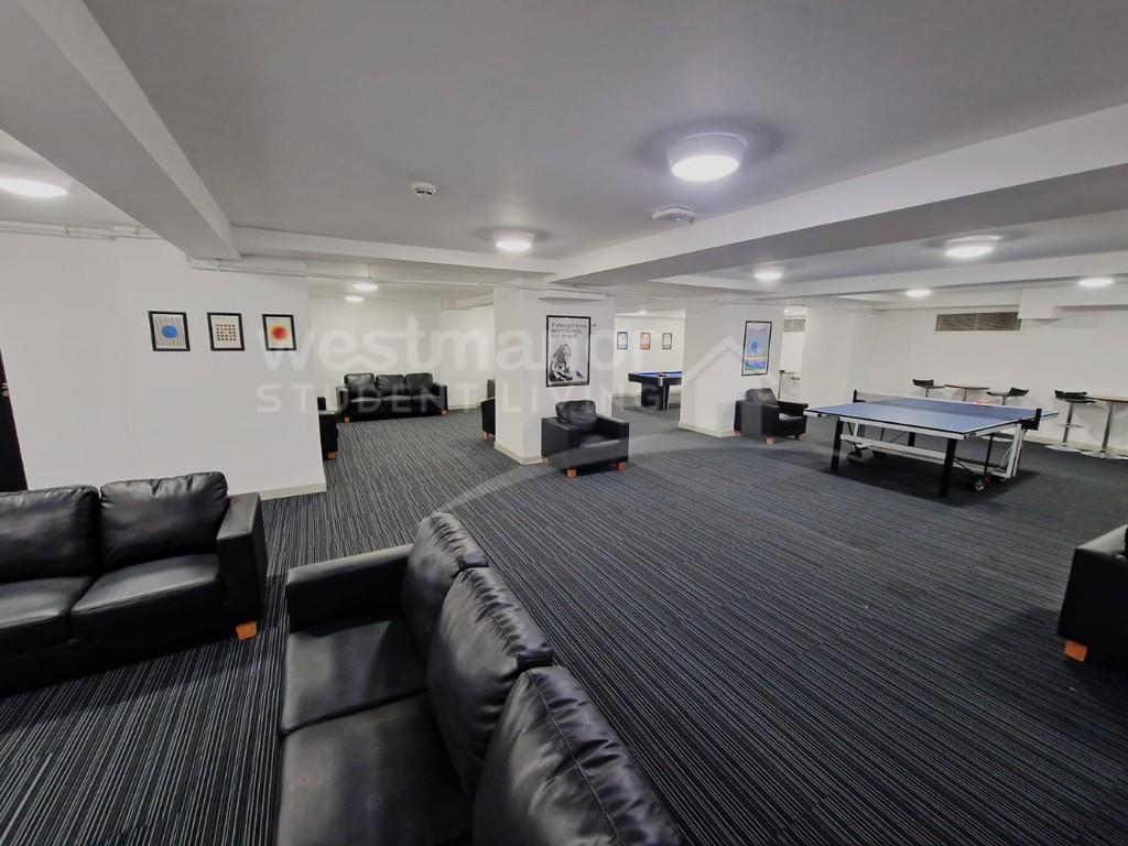 CHILL OUT/GAME ROOM