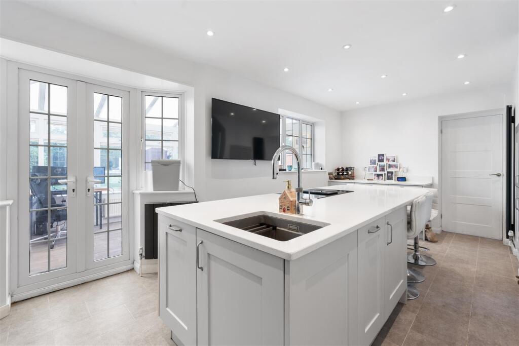Kitchen / Breakfast Room