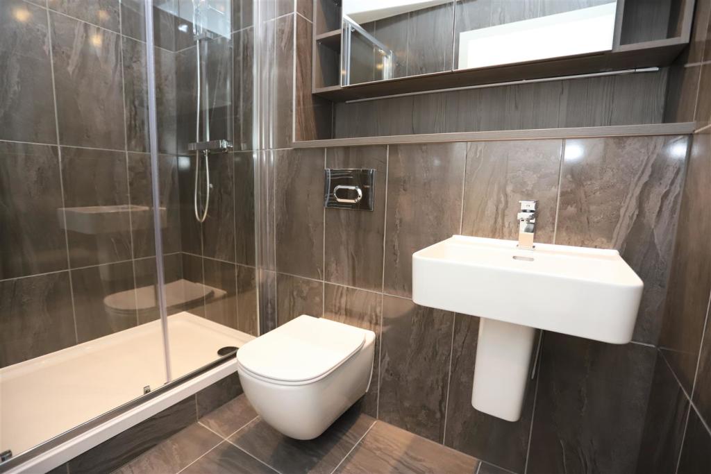 Ensuite 1.JPG