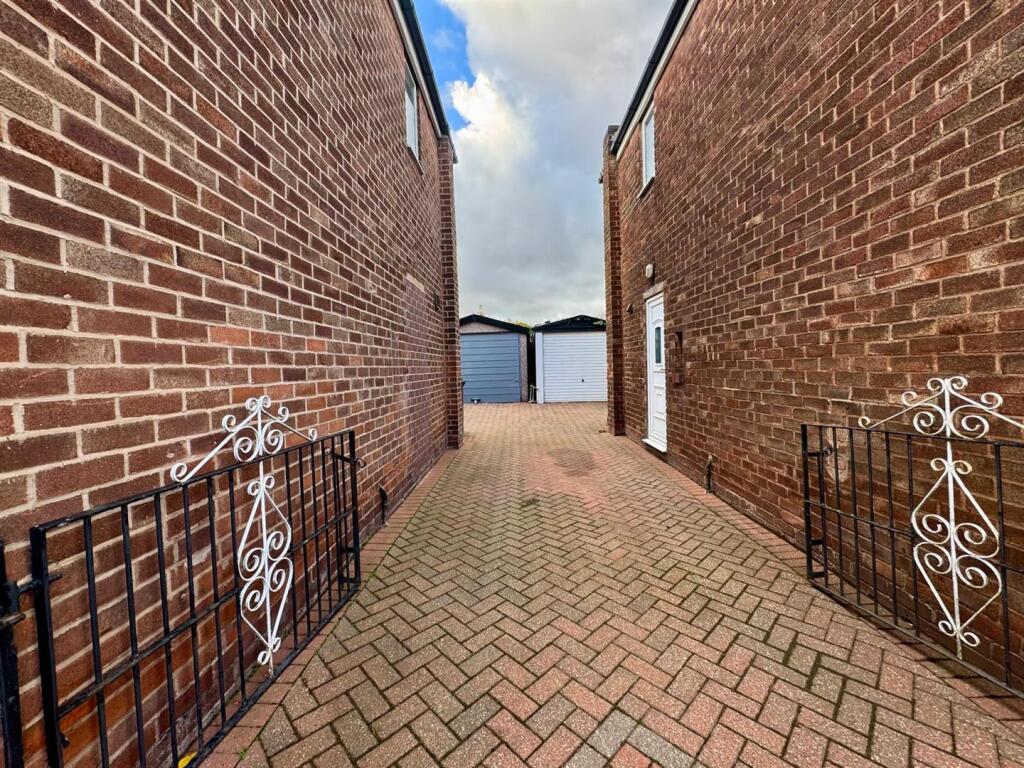 WhatsApp Image 2025-10-28 at 15.30.07 (1).jpeg