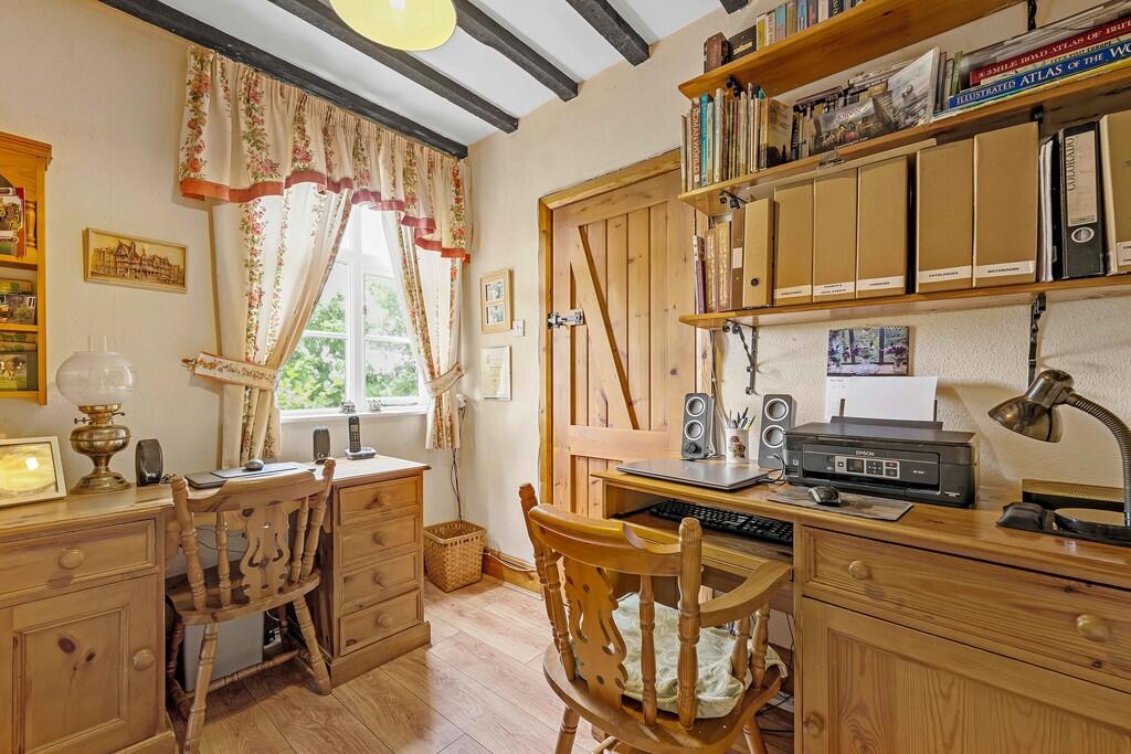 The Chimneys, Sau...