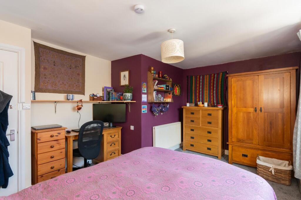 0B5SEE - Bedroom B.jpg