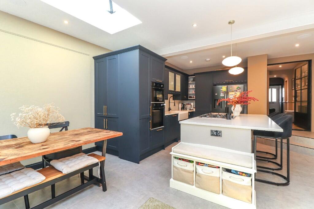 Kitchen/breakfast rm