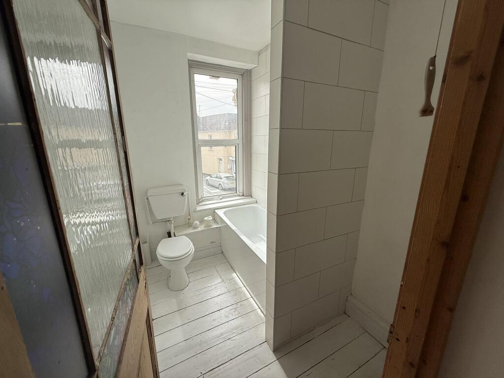 53 greenbank bathroo