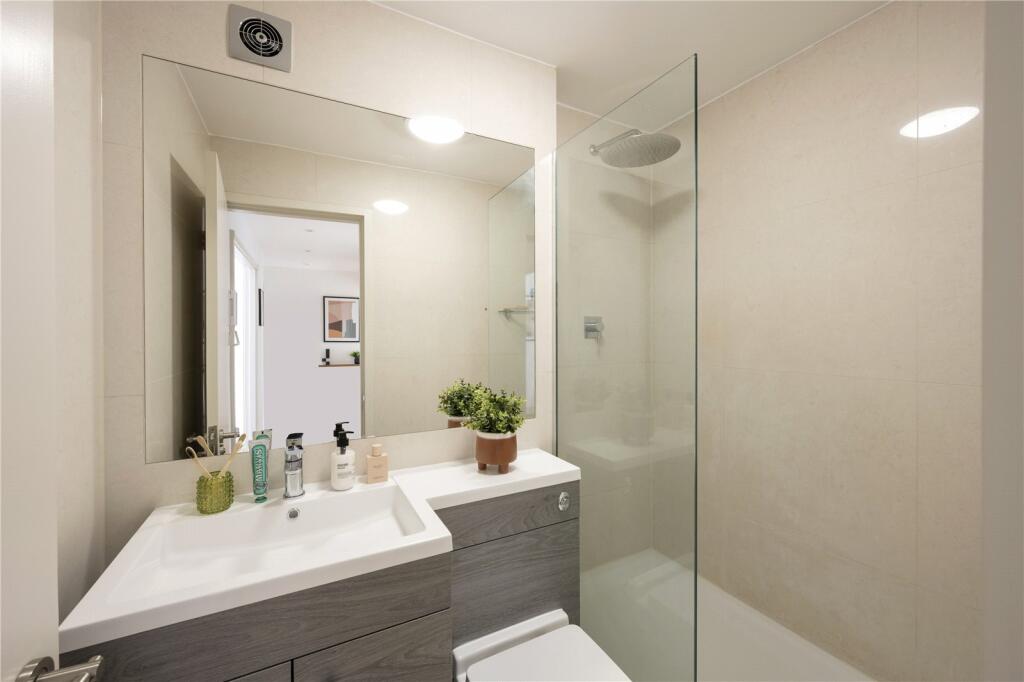 En-Suite Bathroom