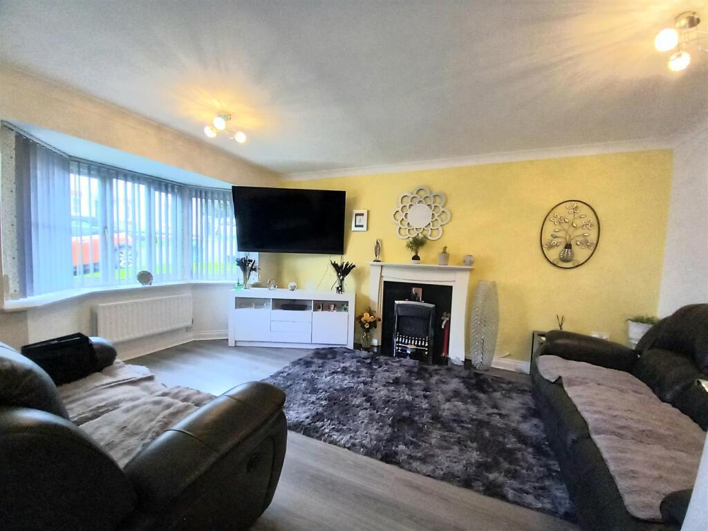 2 Maine Close Lounge.jpg