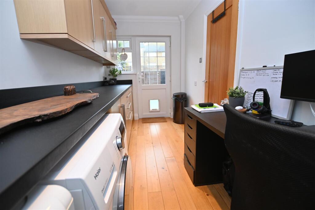 Utility Room / 2nd Kitchen