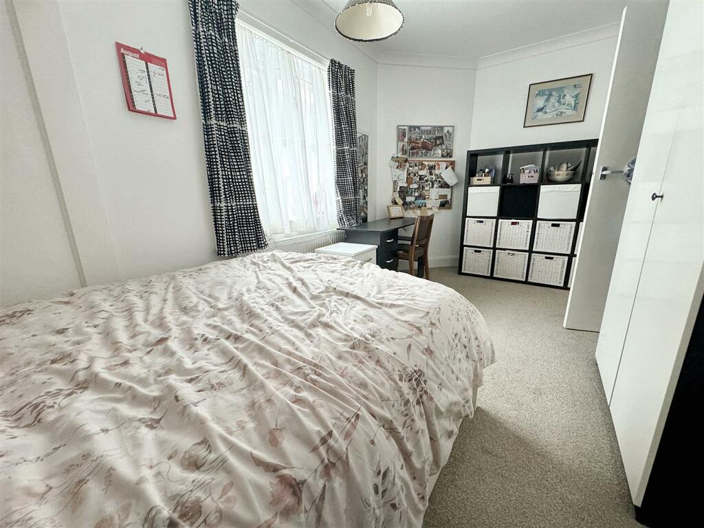 bedroom 3.JPG