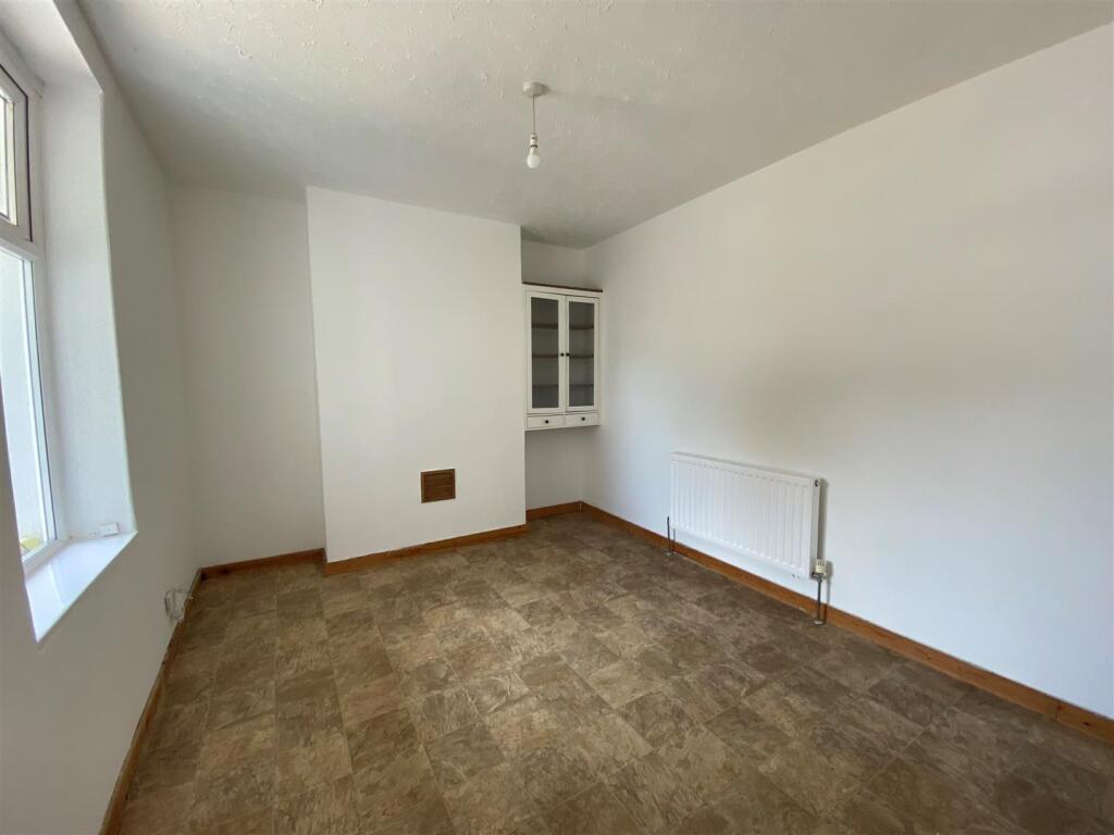 21 Phyllis Street - back room.jpg