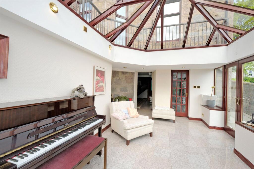 51 Albury Rd