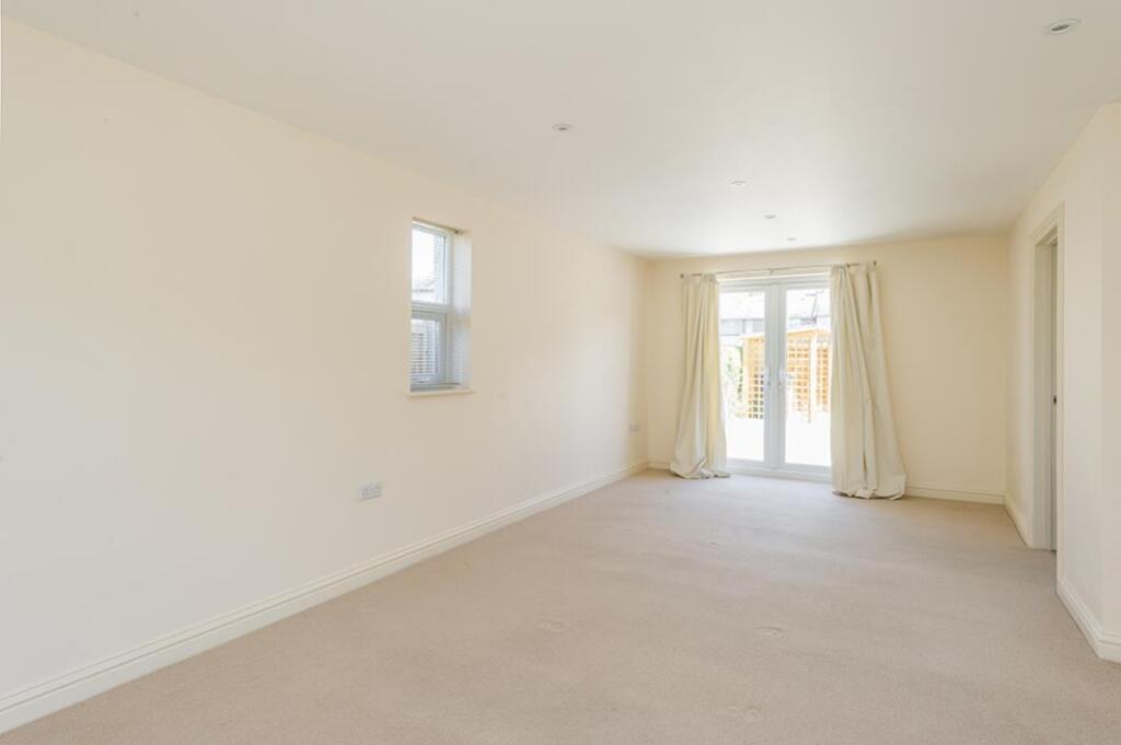 38a Rymers Lane- Low Res 16